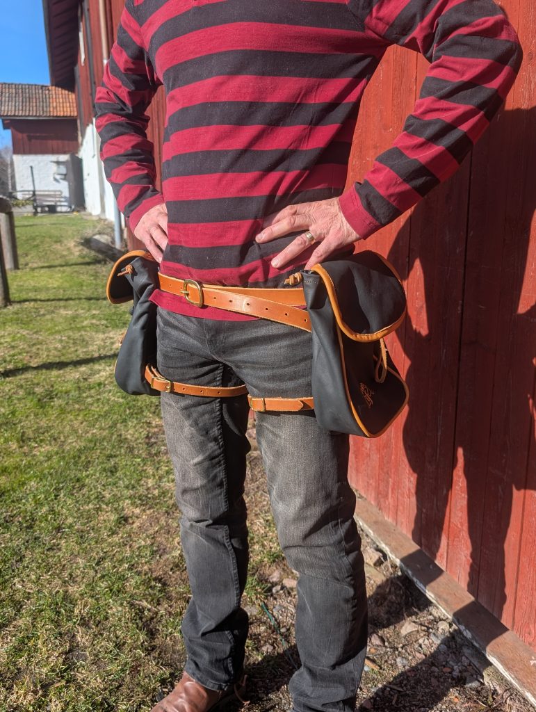 Godisväska för belöning vid träning. Finns att handla på leather by lif.